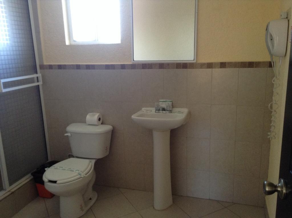 Motel Agora Ensenada Bilik gambar