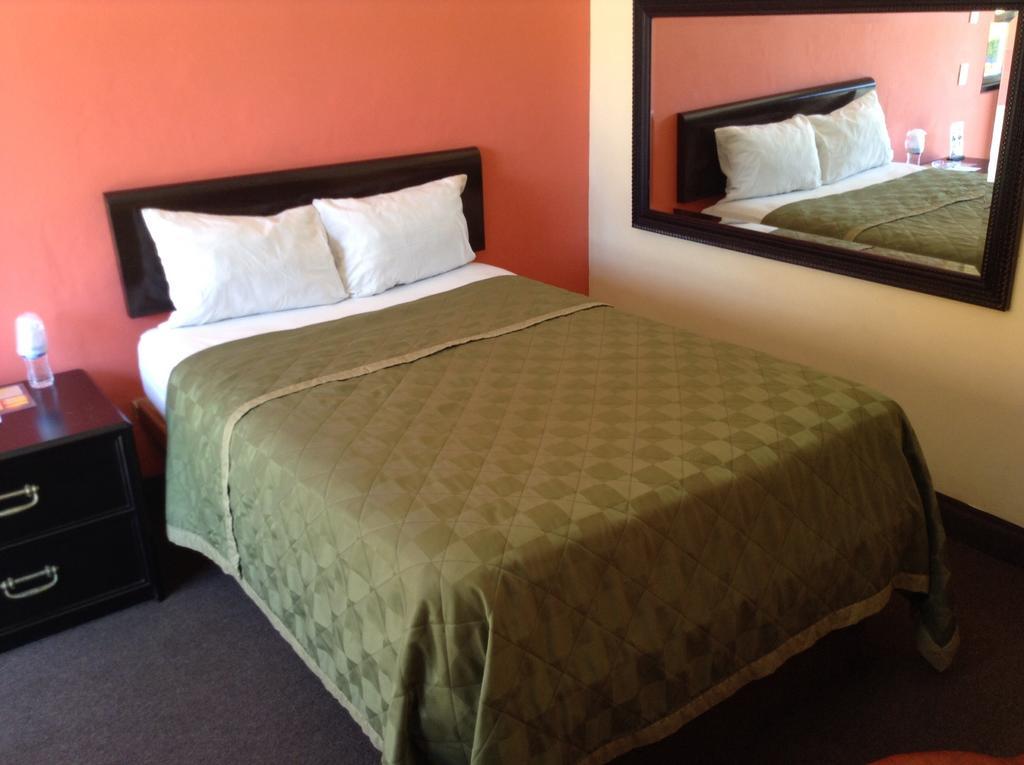 Motel Agora Ensenada Bilik gambar